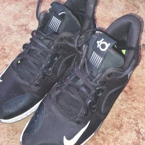 BASKETBALL SHOES